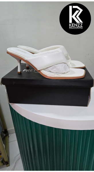 Sandales à talons blancs élégantes