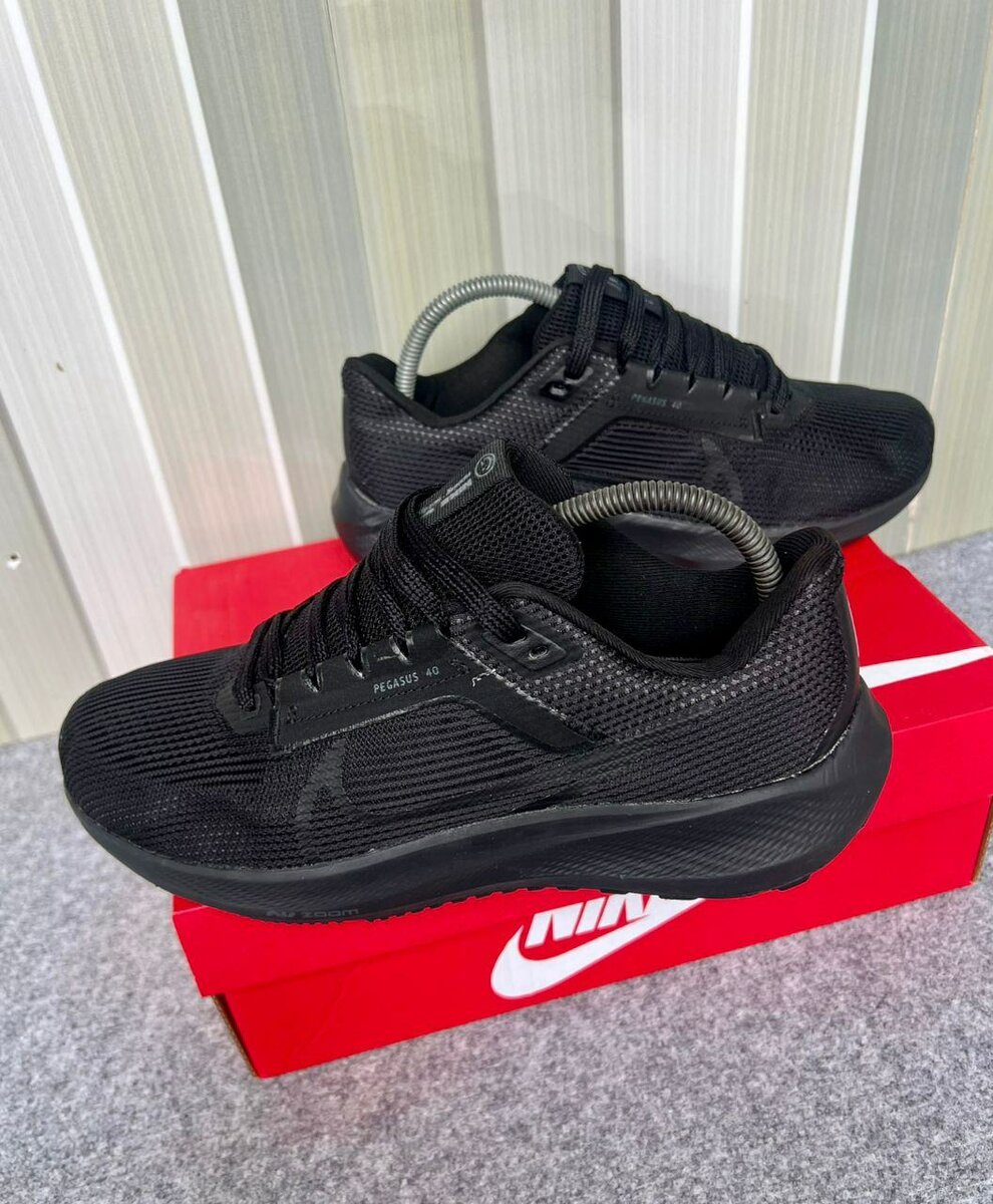 Chaussures de sport noires Nike