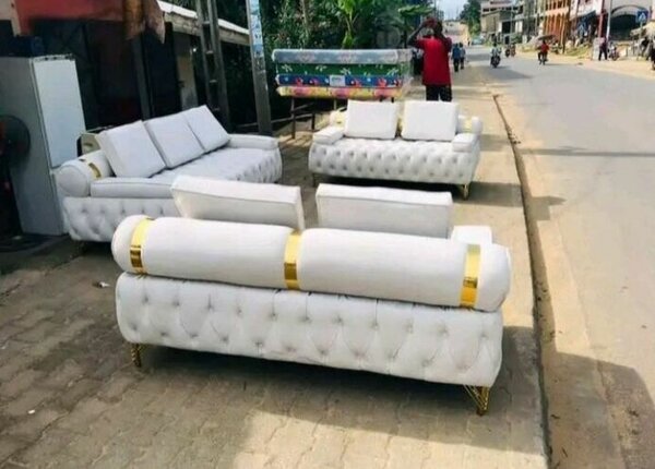 Canapé en cuir blanc élégant