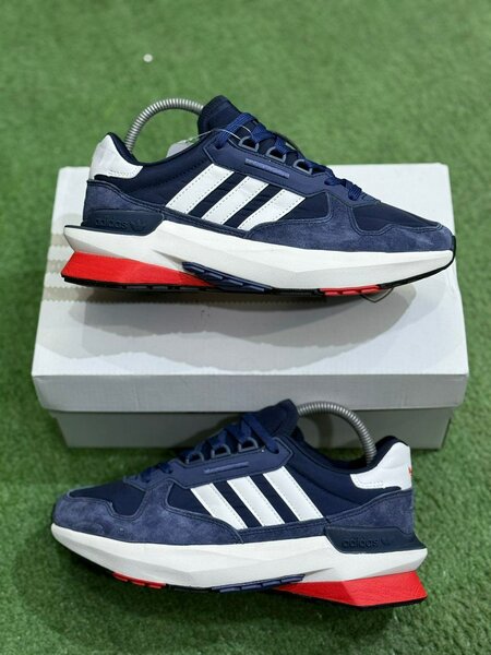 Baskets de course bleu marine