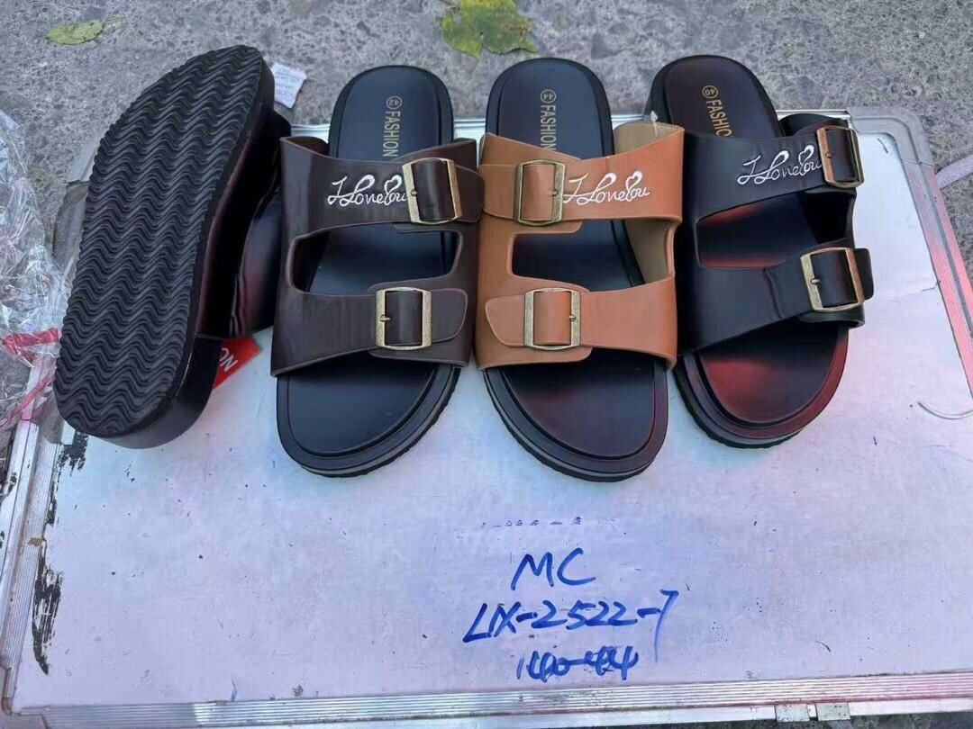 Sandales plates à deux sangles