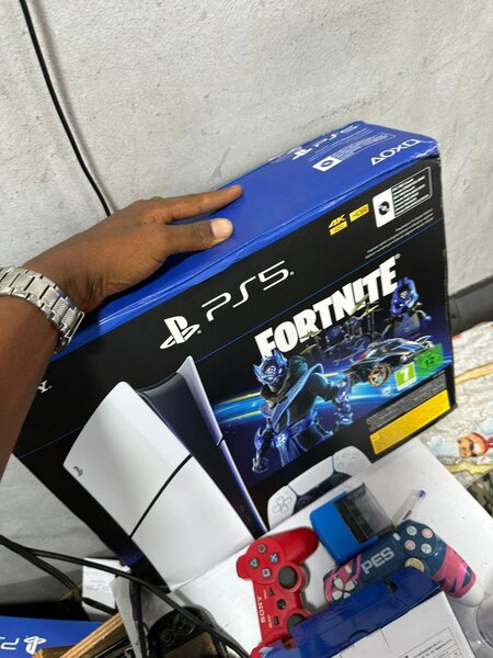 Console de Jeu PS5 Fortnite