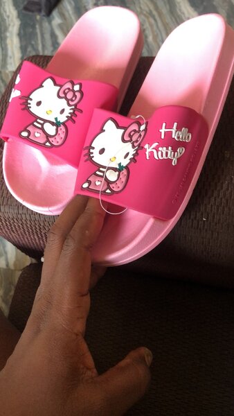 Hello kitty slippers size 32