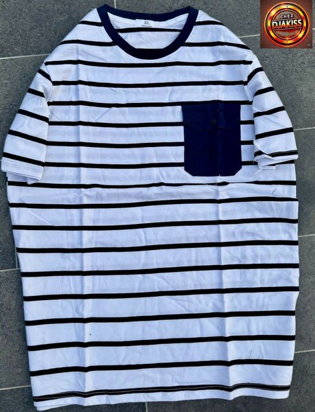 T-shirt rayé à poche