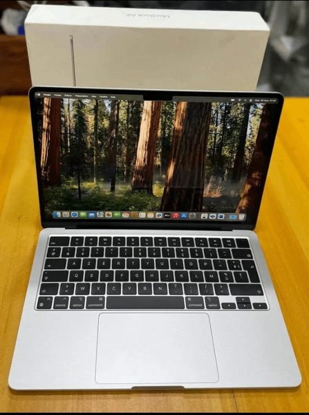 MacBook Air 13" Apple