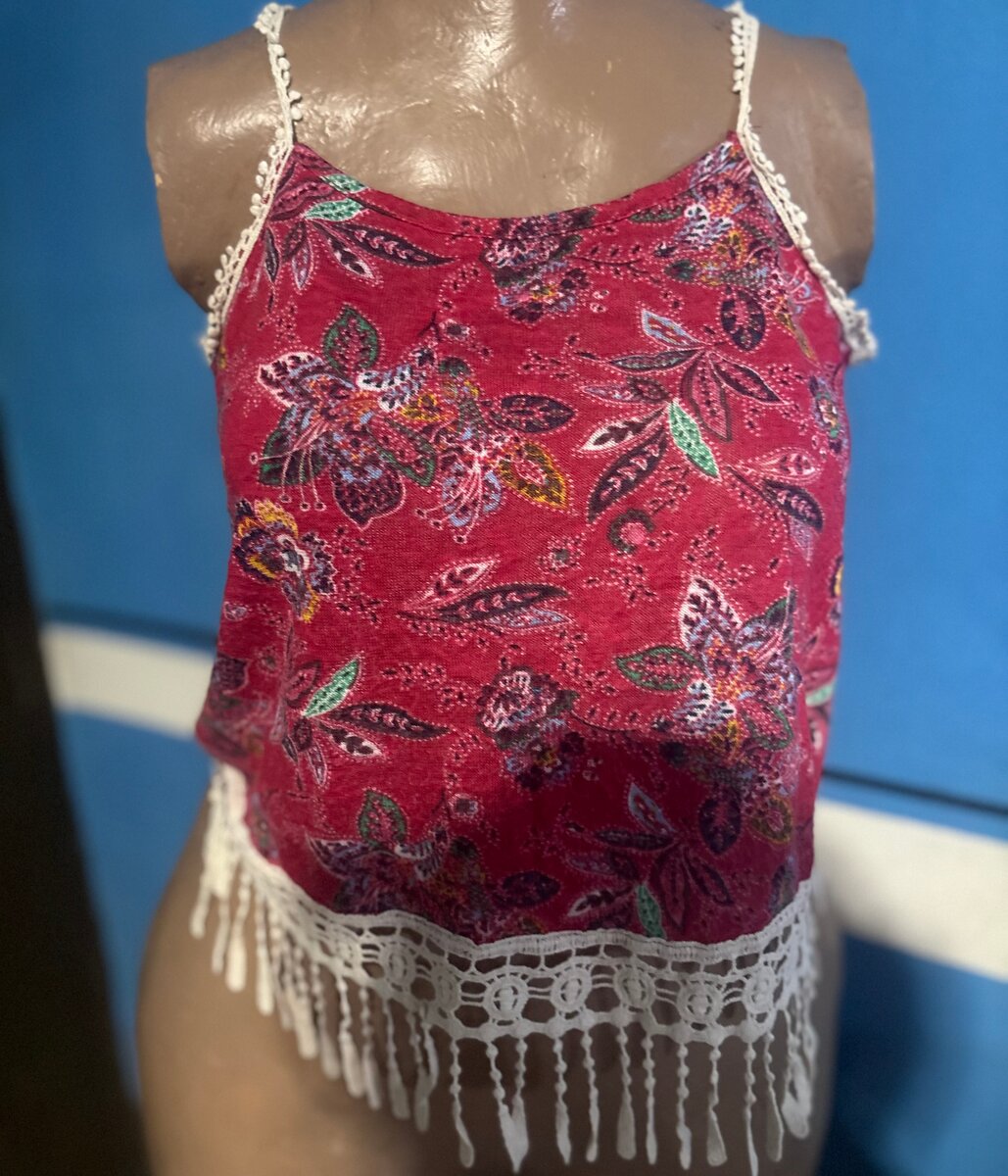 Lot de débardeurs et t-shirts