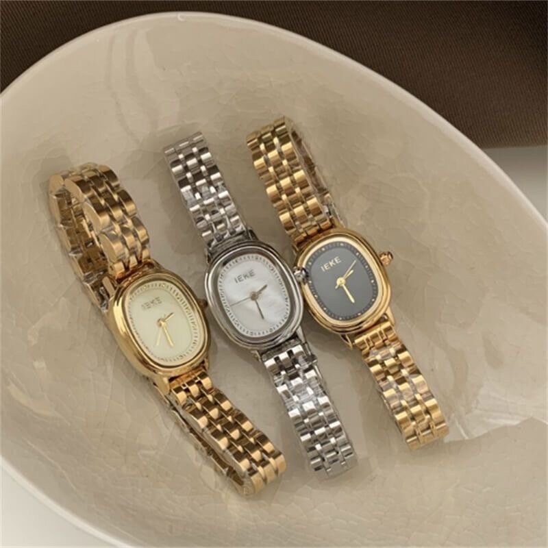 Montre élégante femme dorée