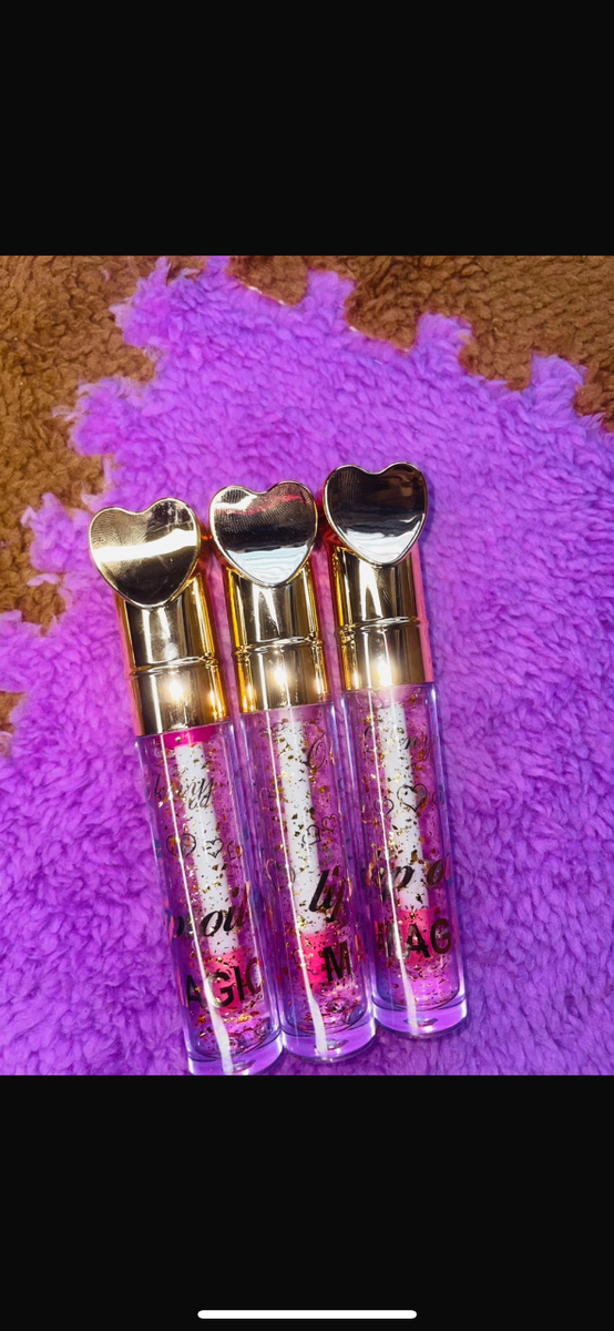 Colour changing lip gloss