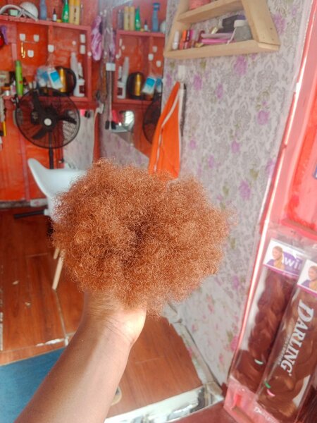 Chouchou afro avec nœud papillon