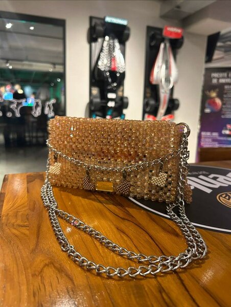 Sac à main perlé chic