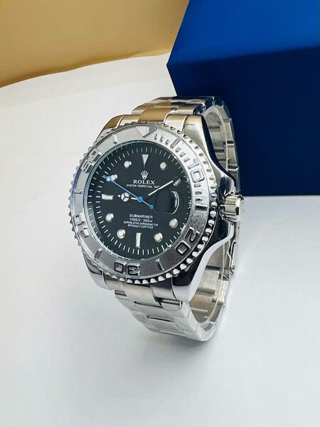 Montre de luxe disponible