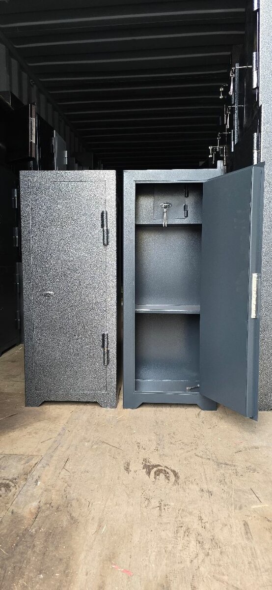 СЕЙФЫ,ОРУЖЕЙНИКИ,НАЛИЧИИ ЕСТЬ