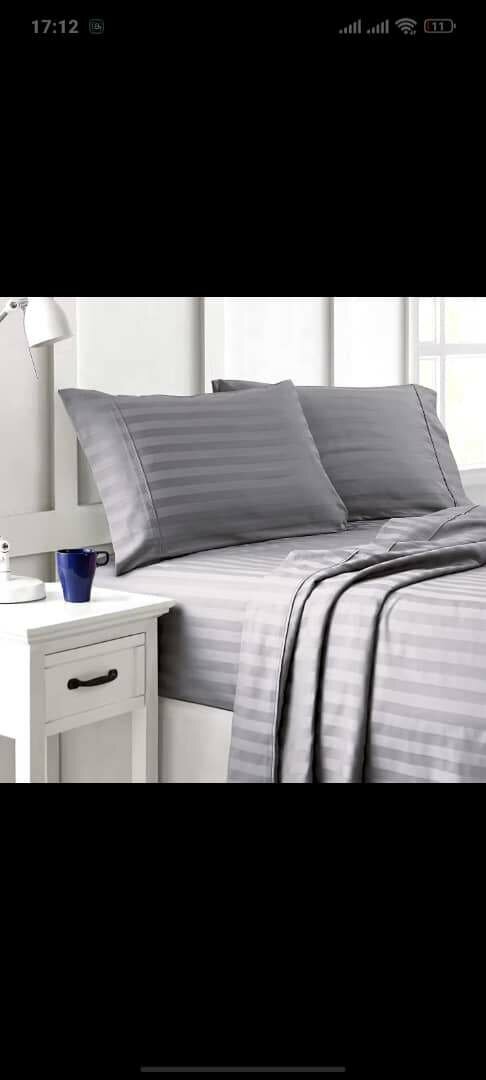 2 plain bedsheets with 4 pillow cases