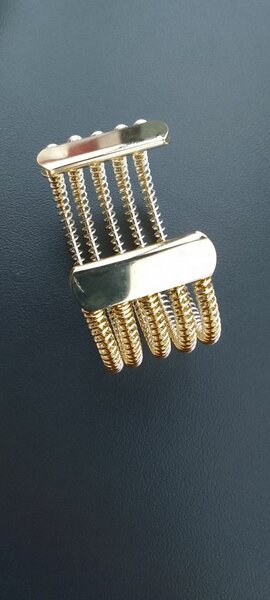 Bracelet doré élégant
