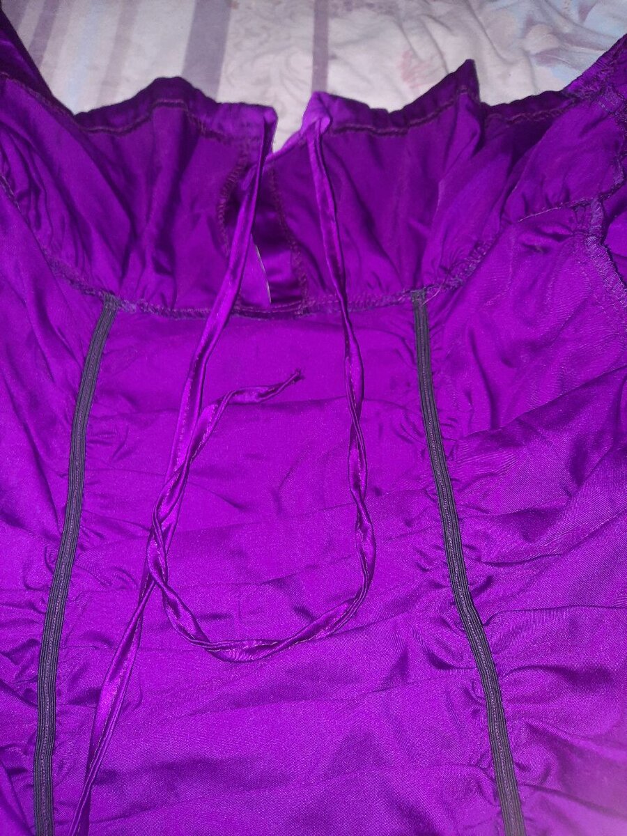 Короткое платья навая 1000сом уступка будет42размер