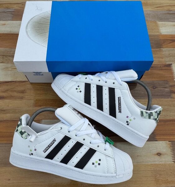 Baskets blanches à rayures