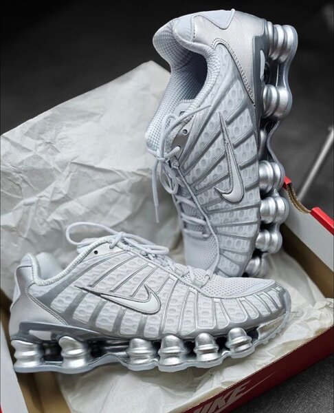 Baskets Nike Shox élégantes