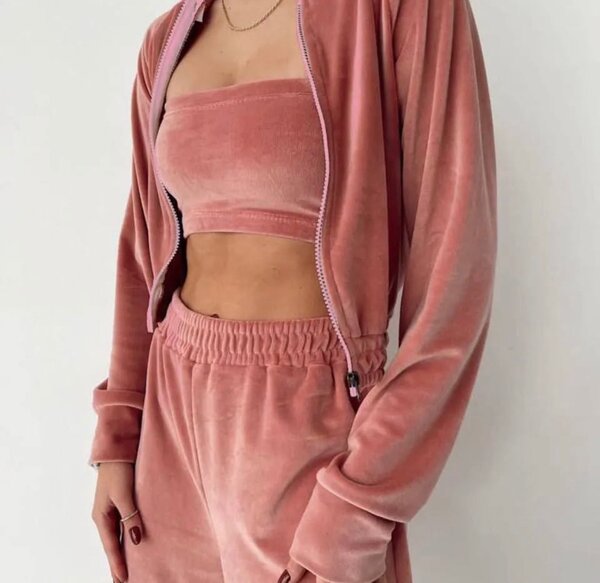 Спортивный костюм