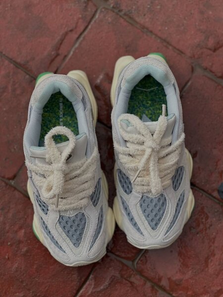 Chaussures de sport grises New Balance