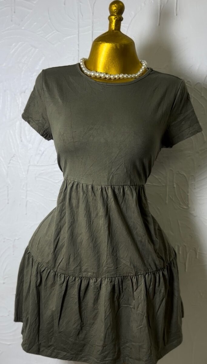 Robe élégante légère d'été