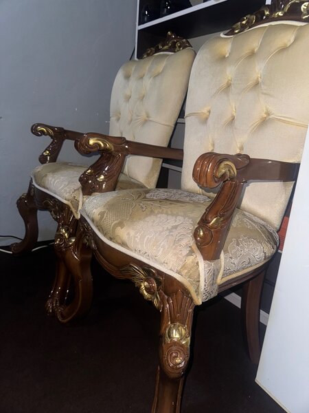 Royal chair