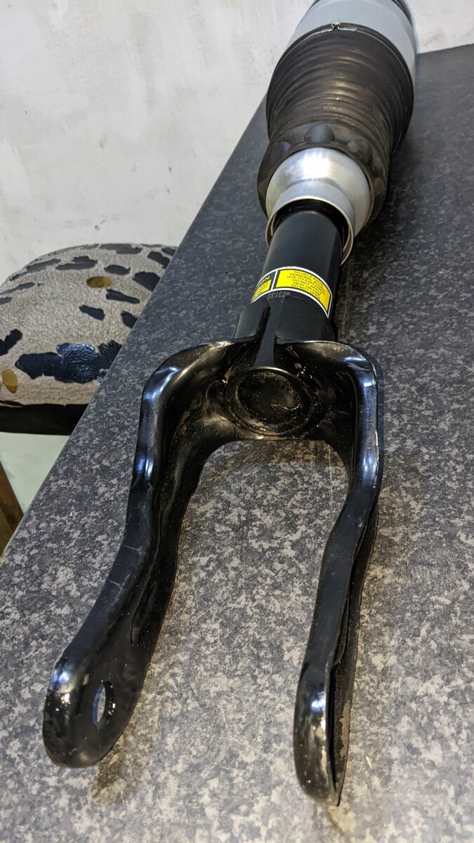 Front air Shocks For Jeep Grand Cherokee WK2 & Dodge Durango