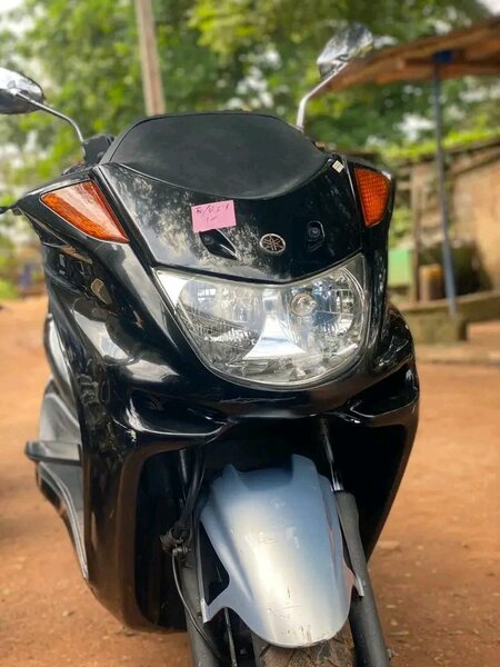 Scooter Yamaha élégant noir