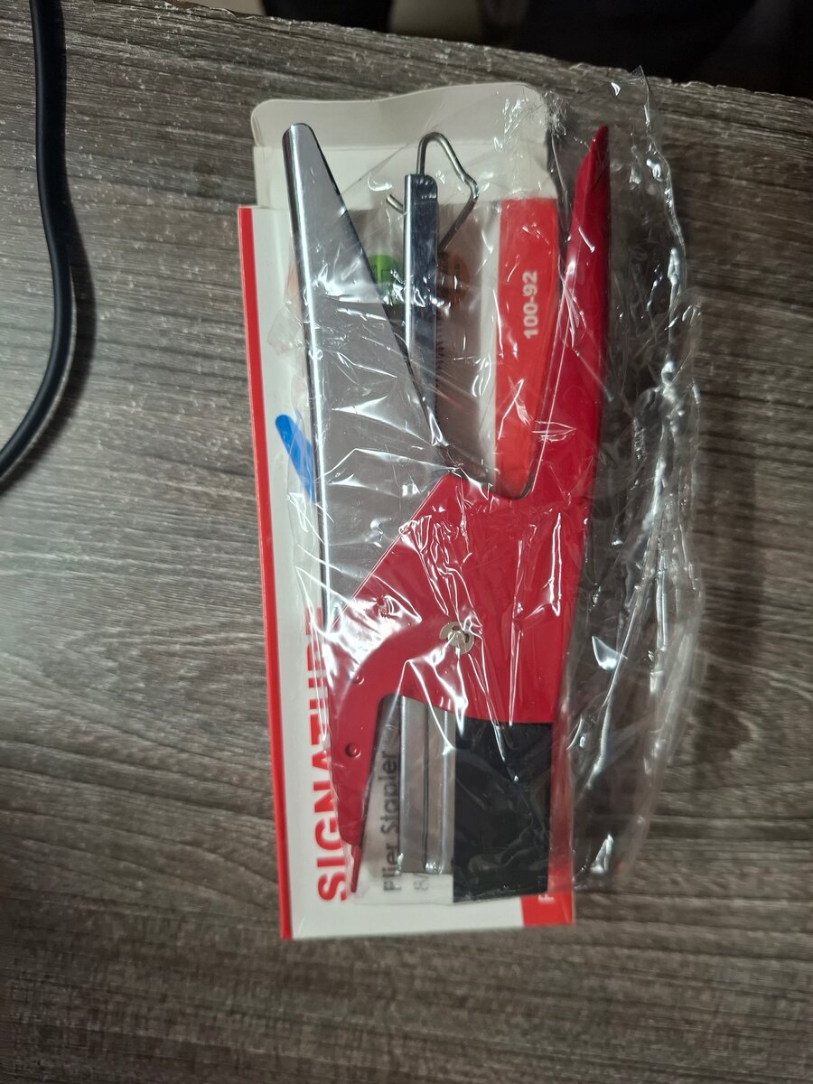 Pince Signature - agrafes 8/4