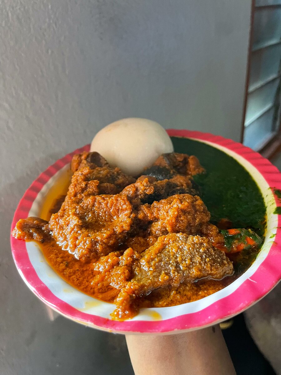 Repas africain avec viande