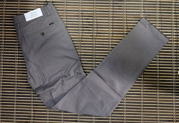 Pantalon gris élégant homme