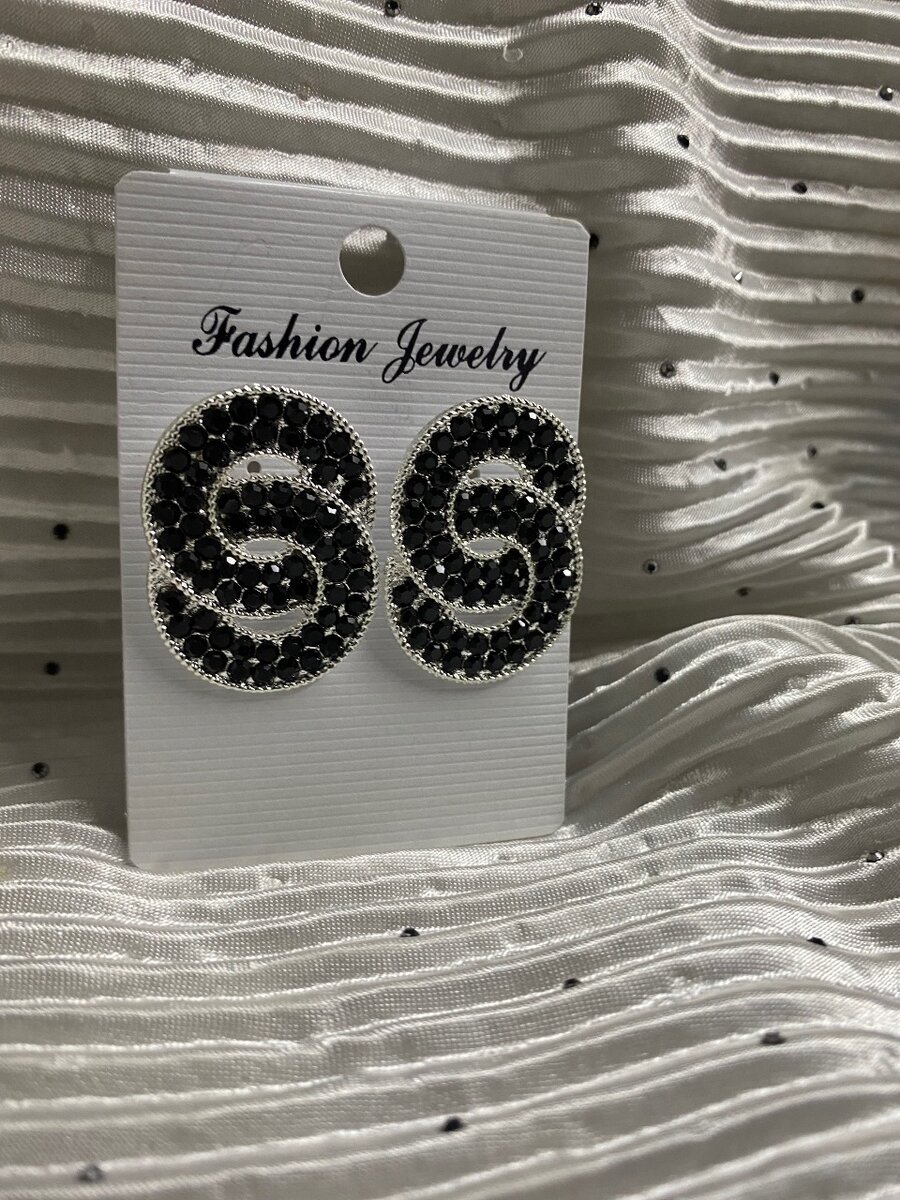 Luminous black earrings