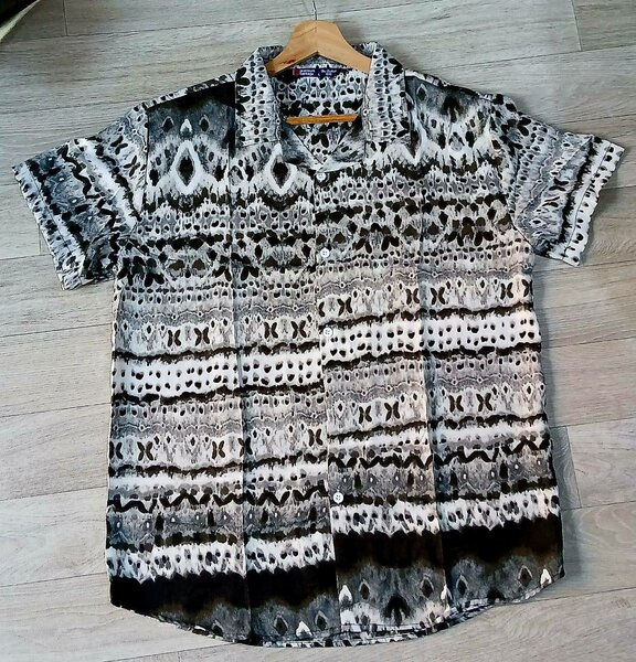 Chemise à motif abstrait