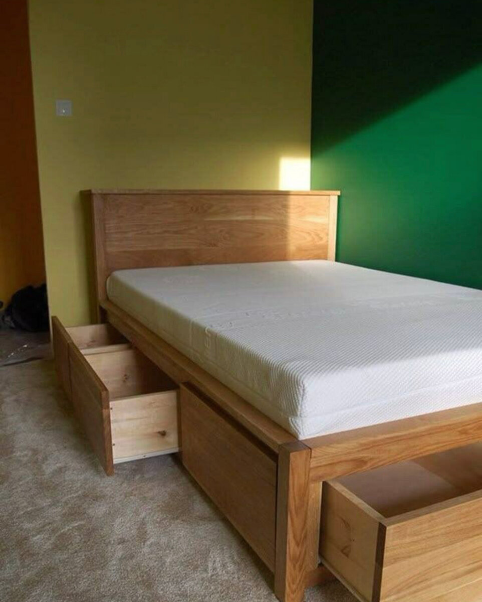 Lit en bois massif élégant