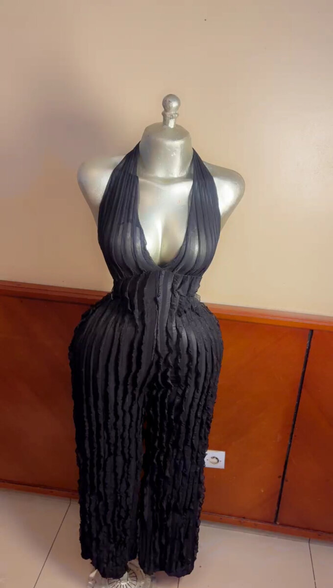 Combinaison Noire Élégante Femme