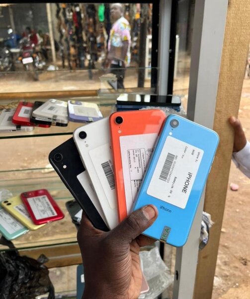 iPhone varié en couleurs