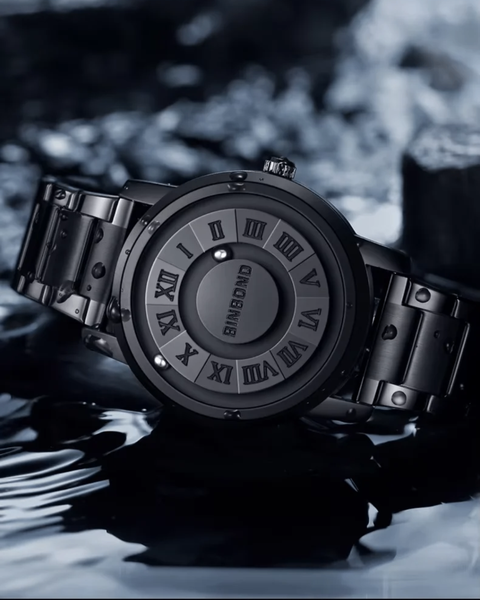 Montre élégante en acier noir