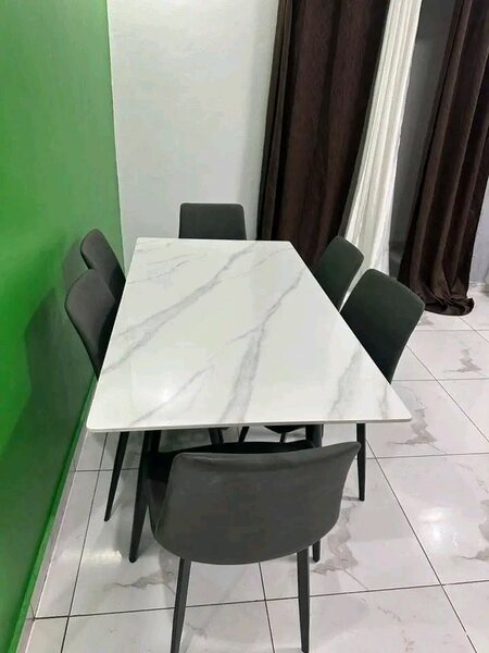 Table à manger moderne