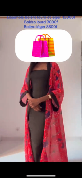 Robe élégante avec boléro floral