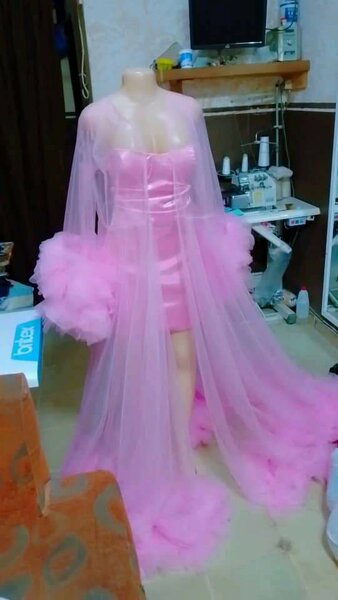 Robe de chambre en satin rose