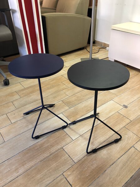 Table d'appoint noire élégante