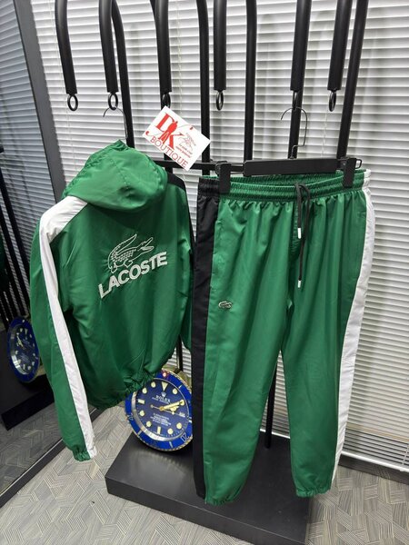 Survêtement Nike et Lacoste