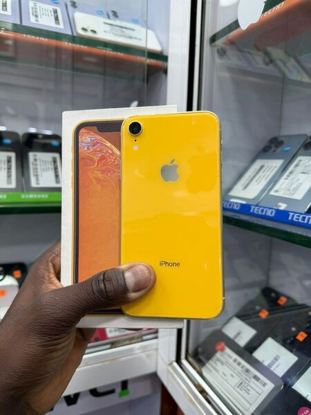 iPhone XR jaune