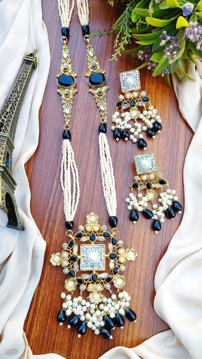 Ladies wedding set necklace and earrings