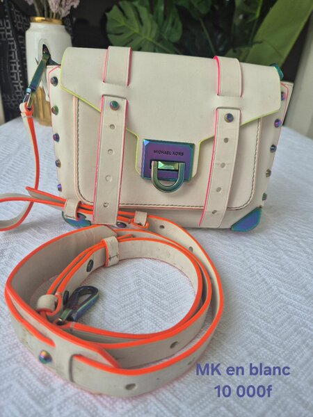 Sacoche blanche élégante