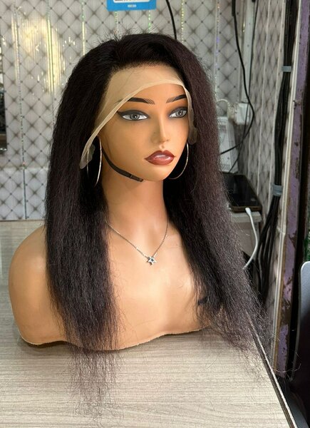 Perruque en dentelle longue élégante