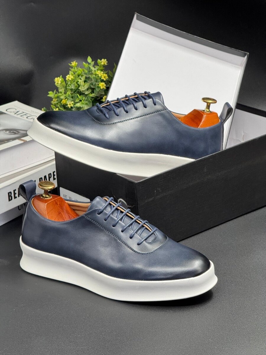 TIMBERLAND NAVY AND WHITE