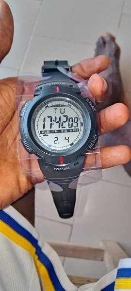 Montre Numérique Étanche 50M