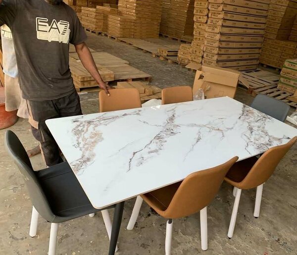 Table en marbre avec chaises