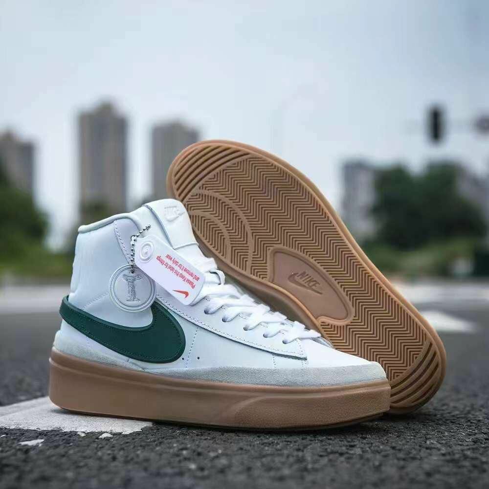 Chaussures Nike baskets disponible