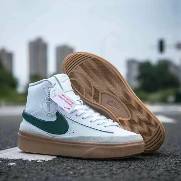 Chaussures Nike baskets disponible